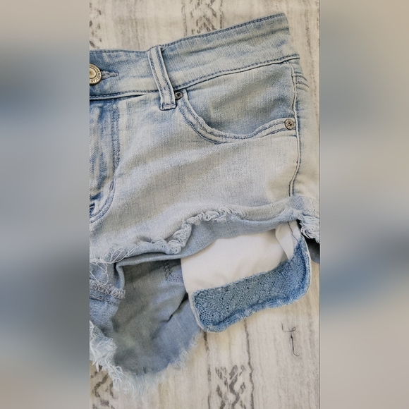 American Eagle Outfitters distressed blue denim shorts Size 10 - Picture 3 of 16
